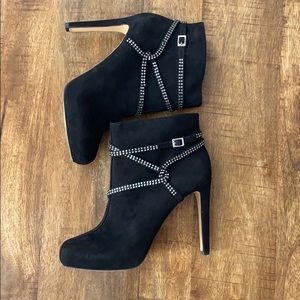 NEW w box Vince Camuto booties/heel